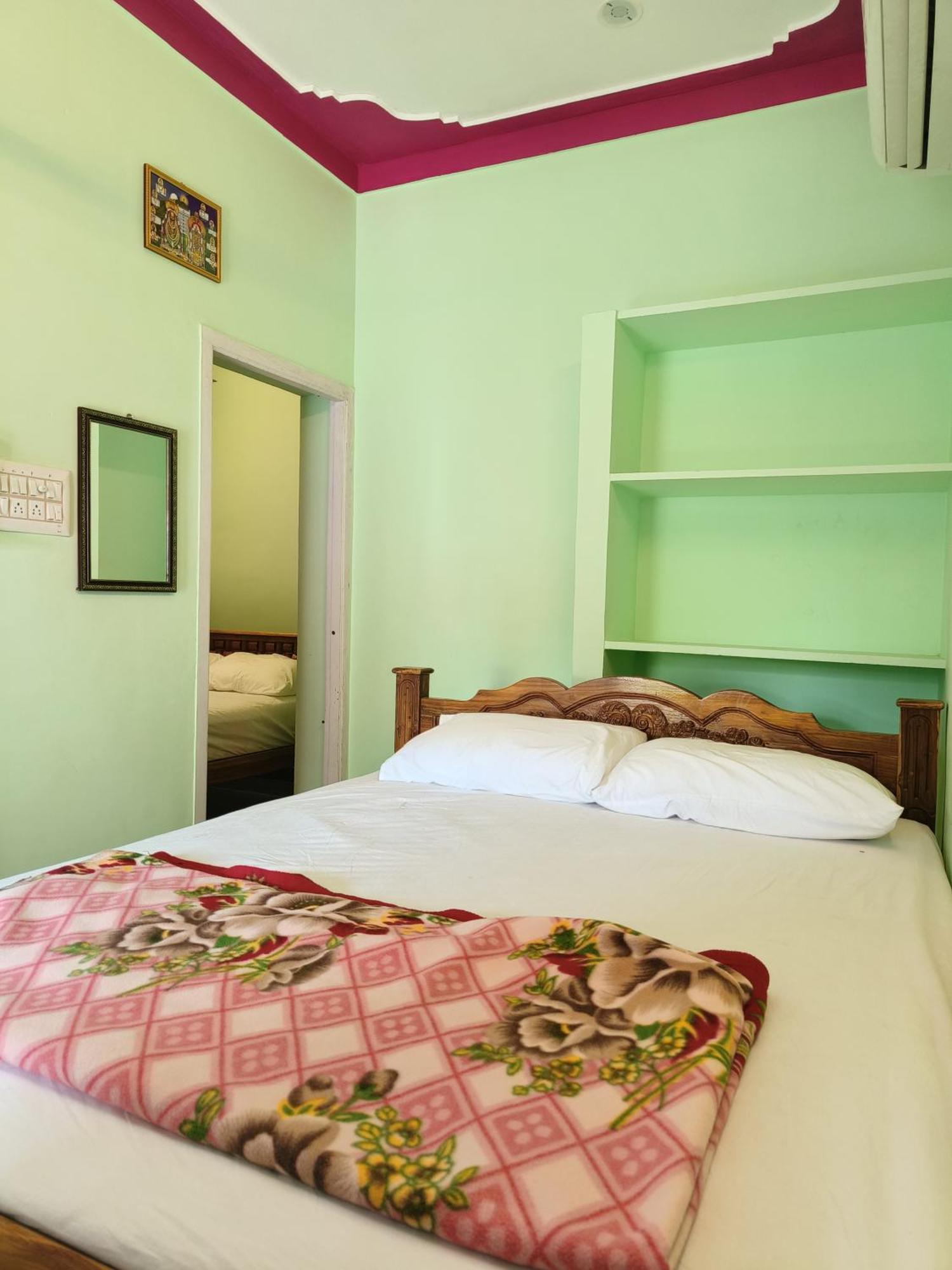 Liya Guest House Tiruvannāmalai Buitenkant foto