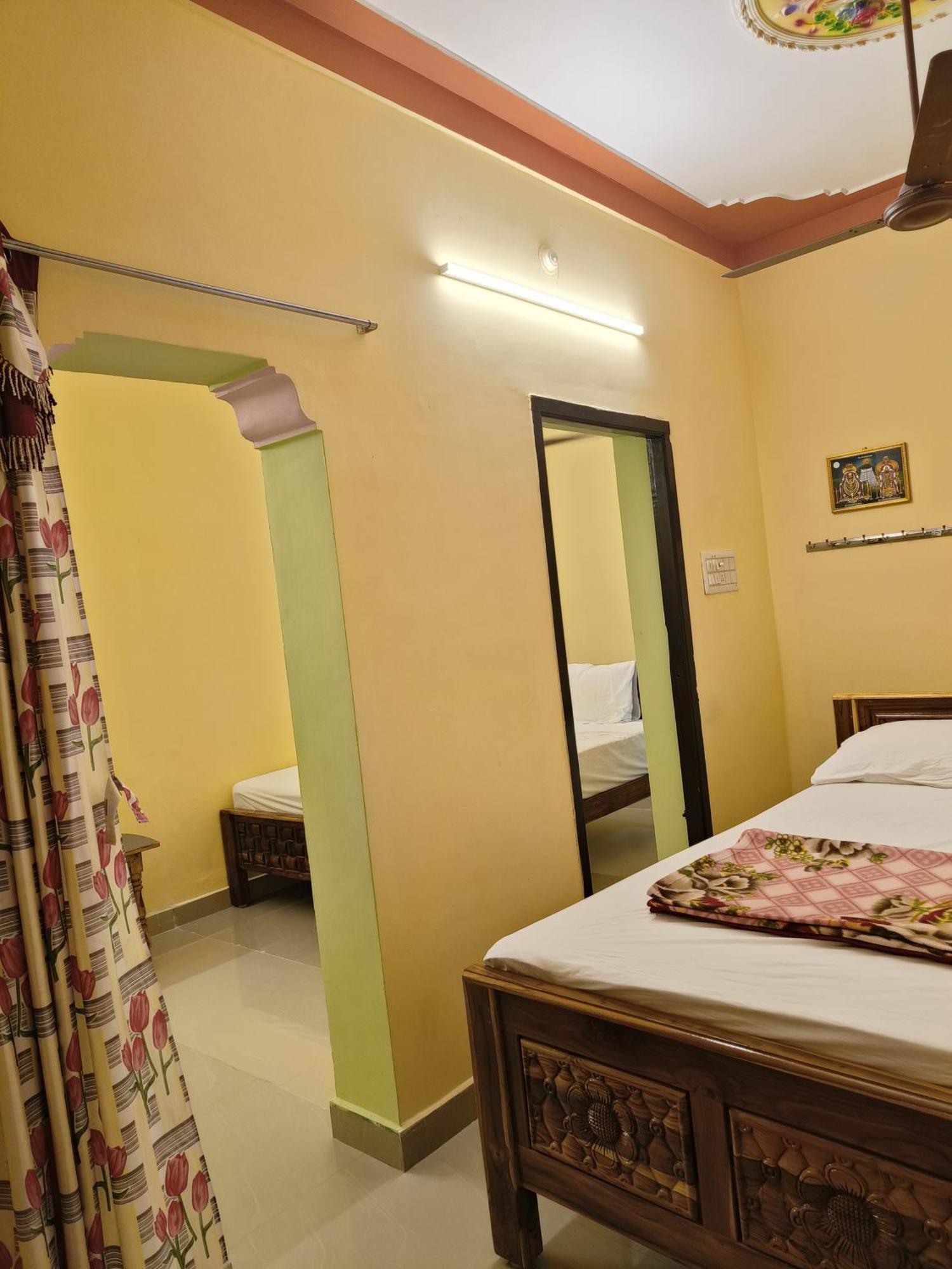 Liya Guest House Tiruvannāmalai Buitenkant foto