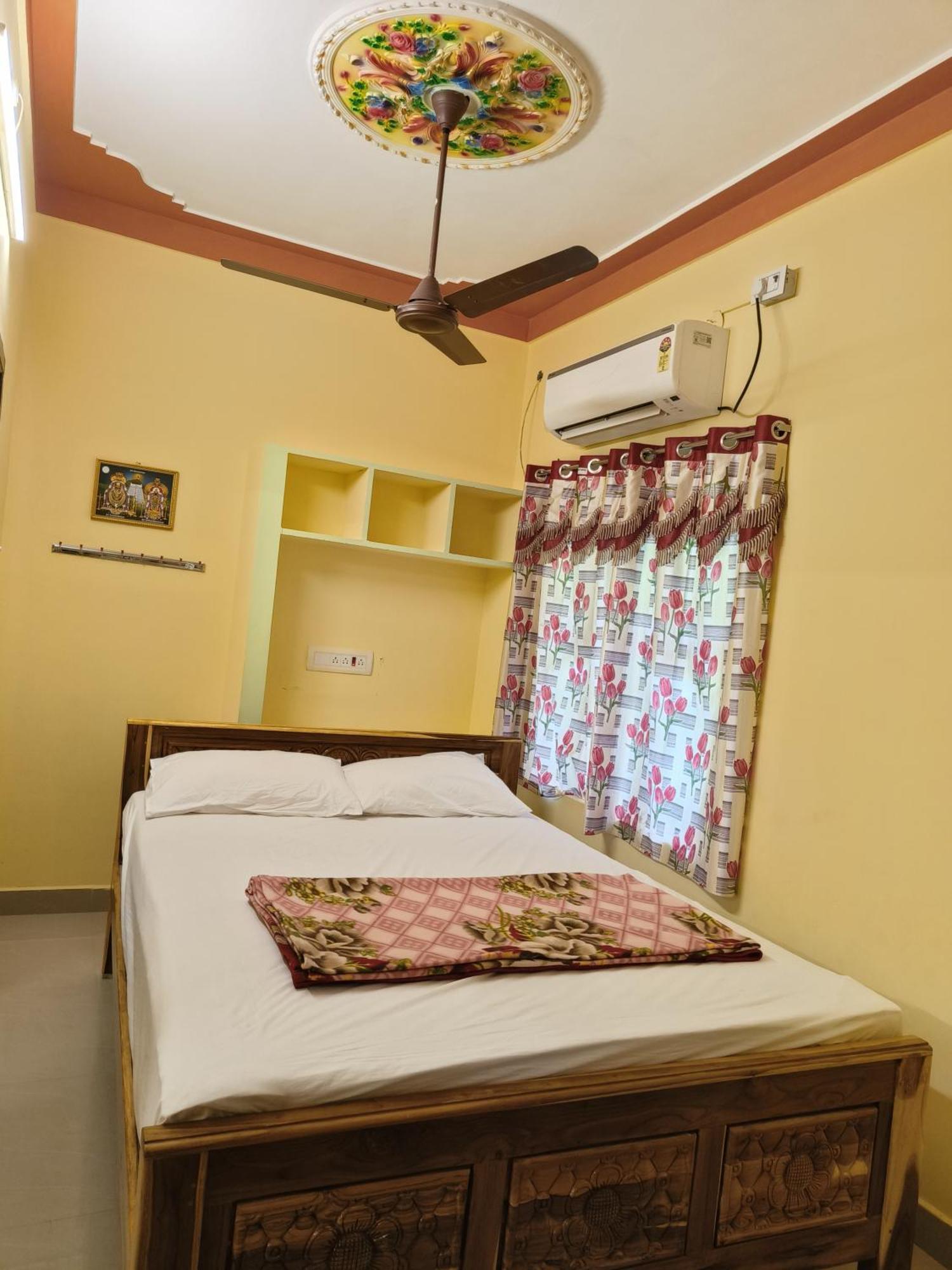 Liya Guest House Tiruvannāmalai Buitenkant foto