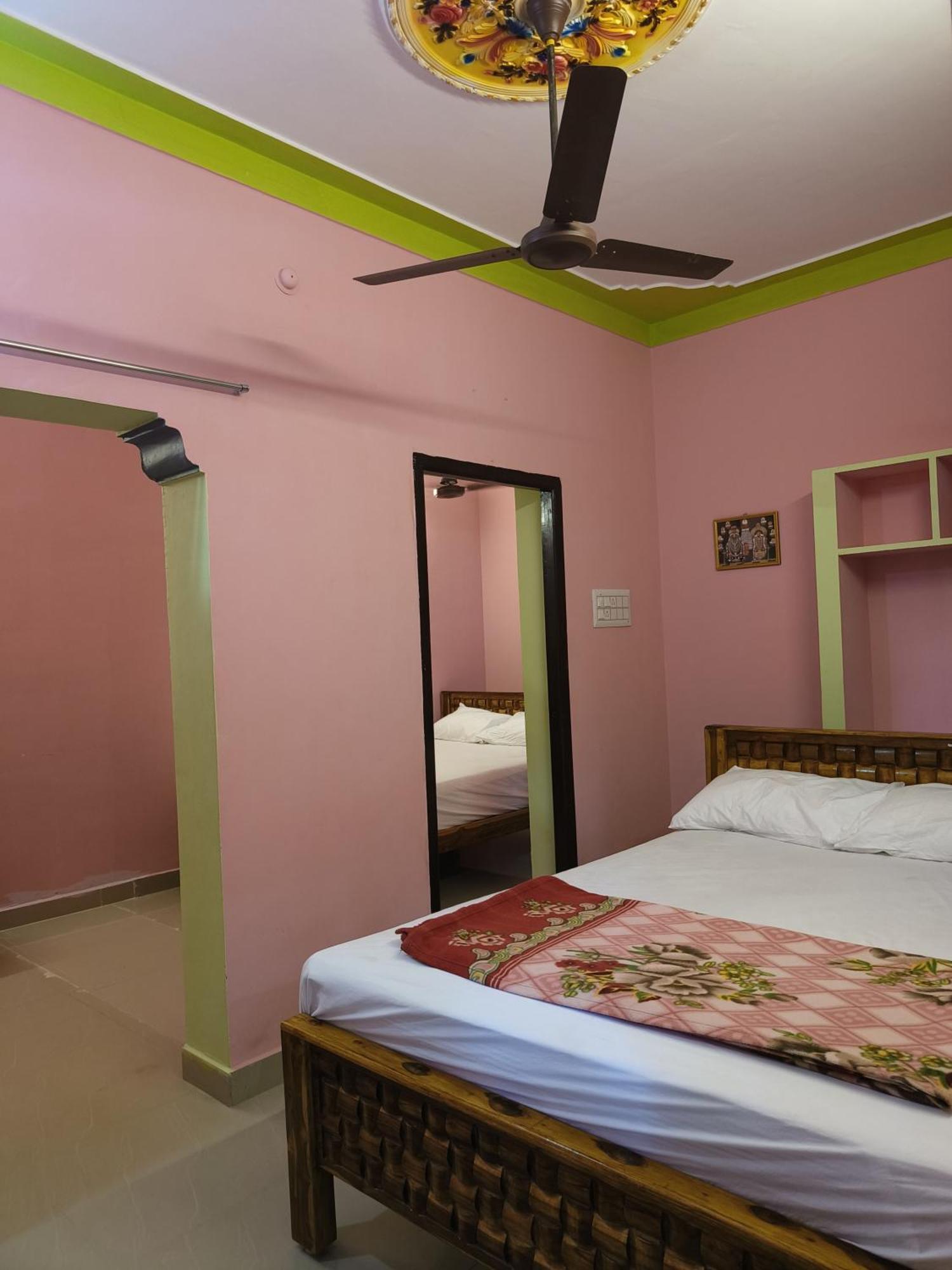 Liya Guest House Tiruvannāmalai Buitenkant foto