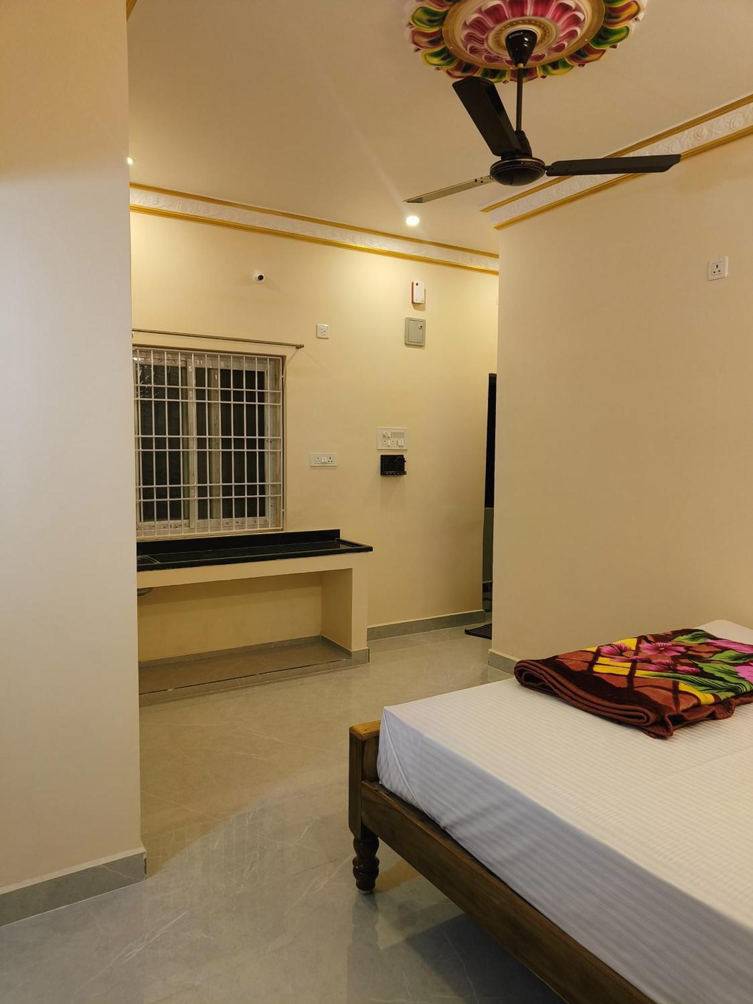 Liya Guest House Tiruvannāmalai Buitenkant foto