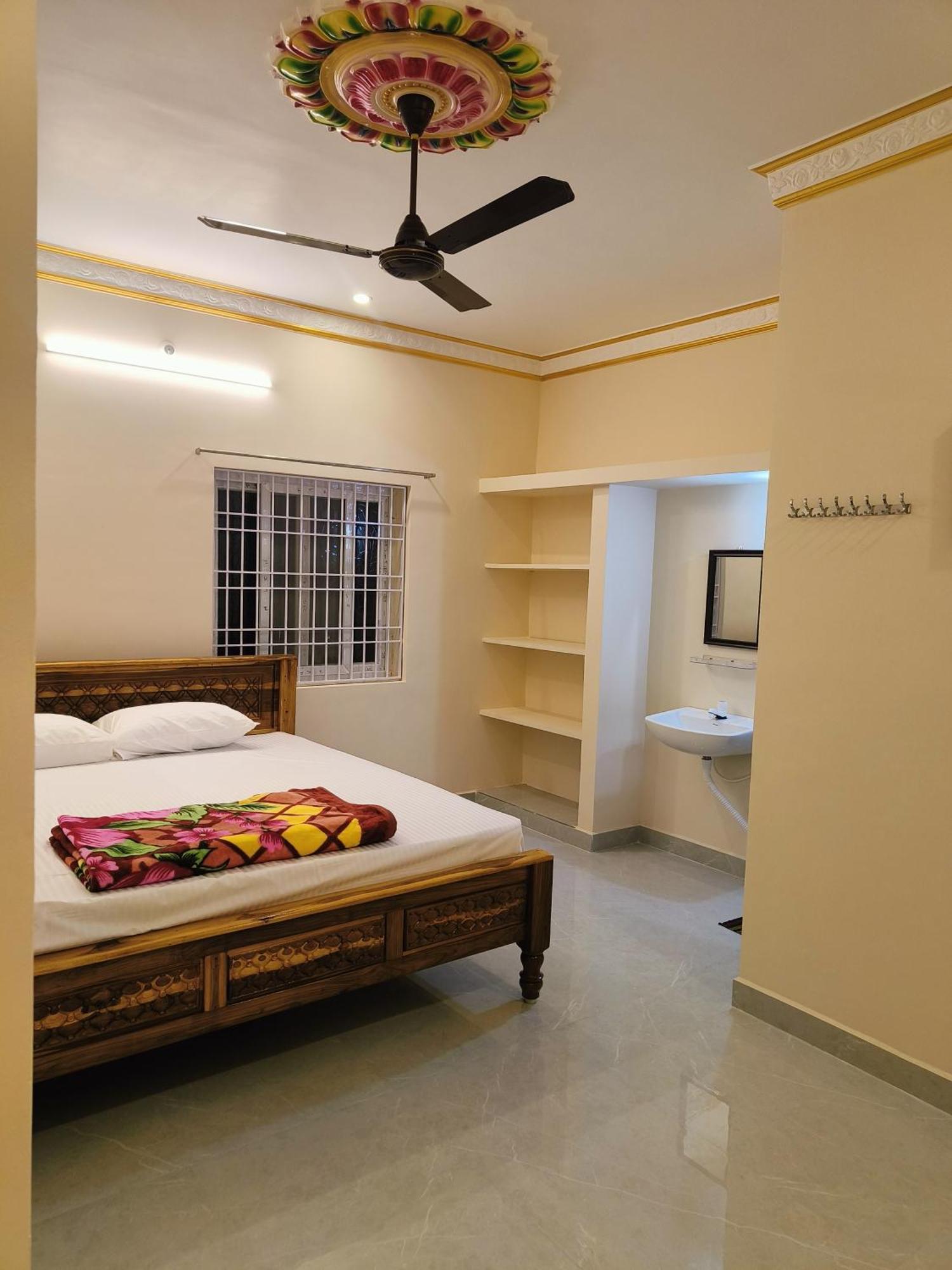Liya Guest House Tiruvannāmalai Buitenkant foto