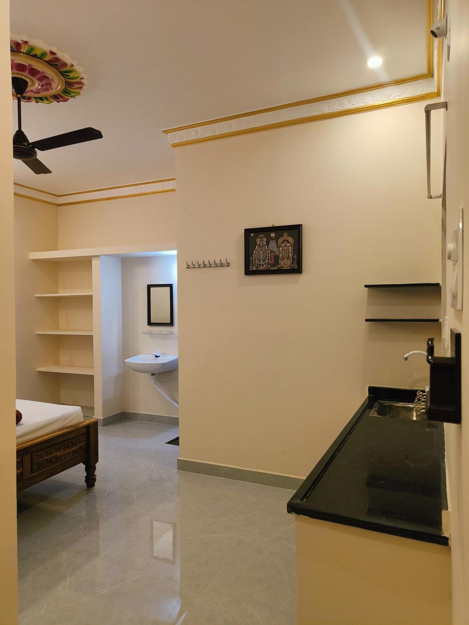 Liya Guest House Tiruvannāmalai Buitenkant foto