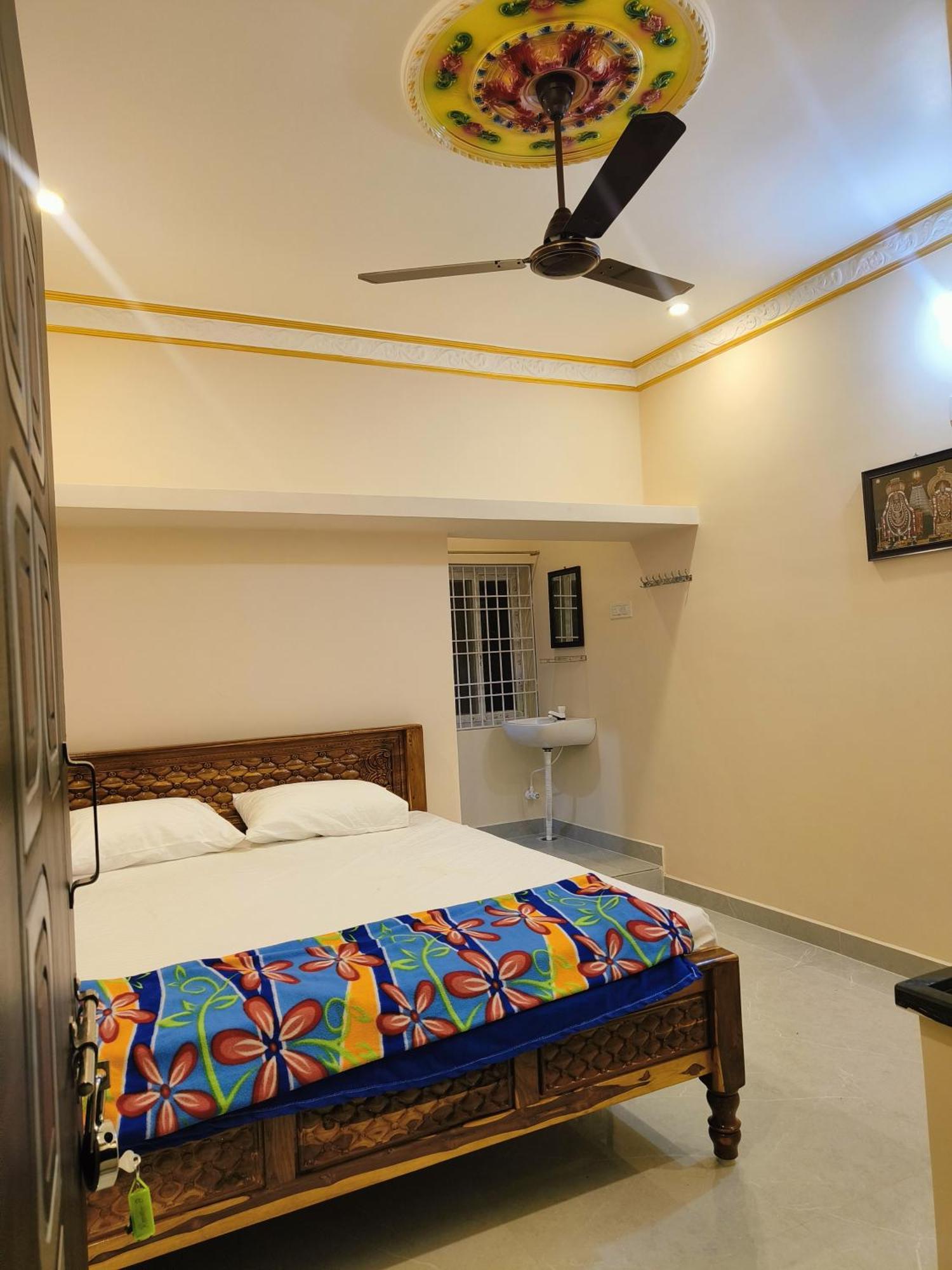 Liya Guest House Tiruvannāmalai Buitenkant foto