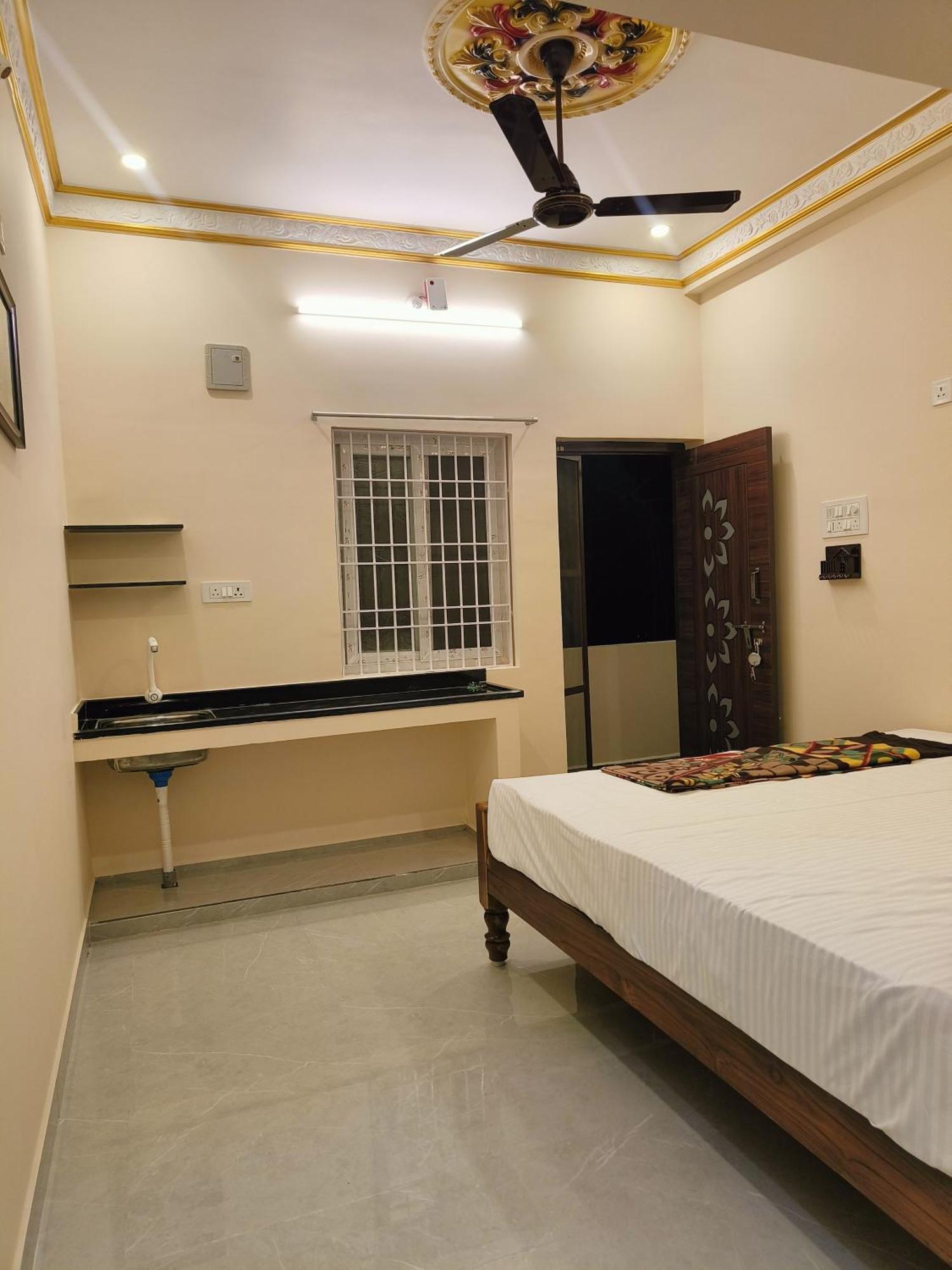 Liya Guest House Tiruvannāmalai Buitenkant foto