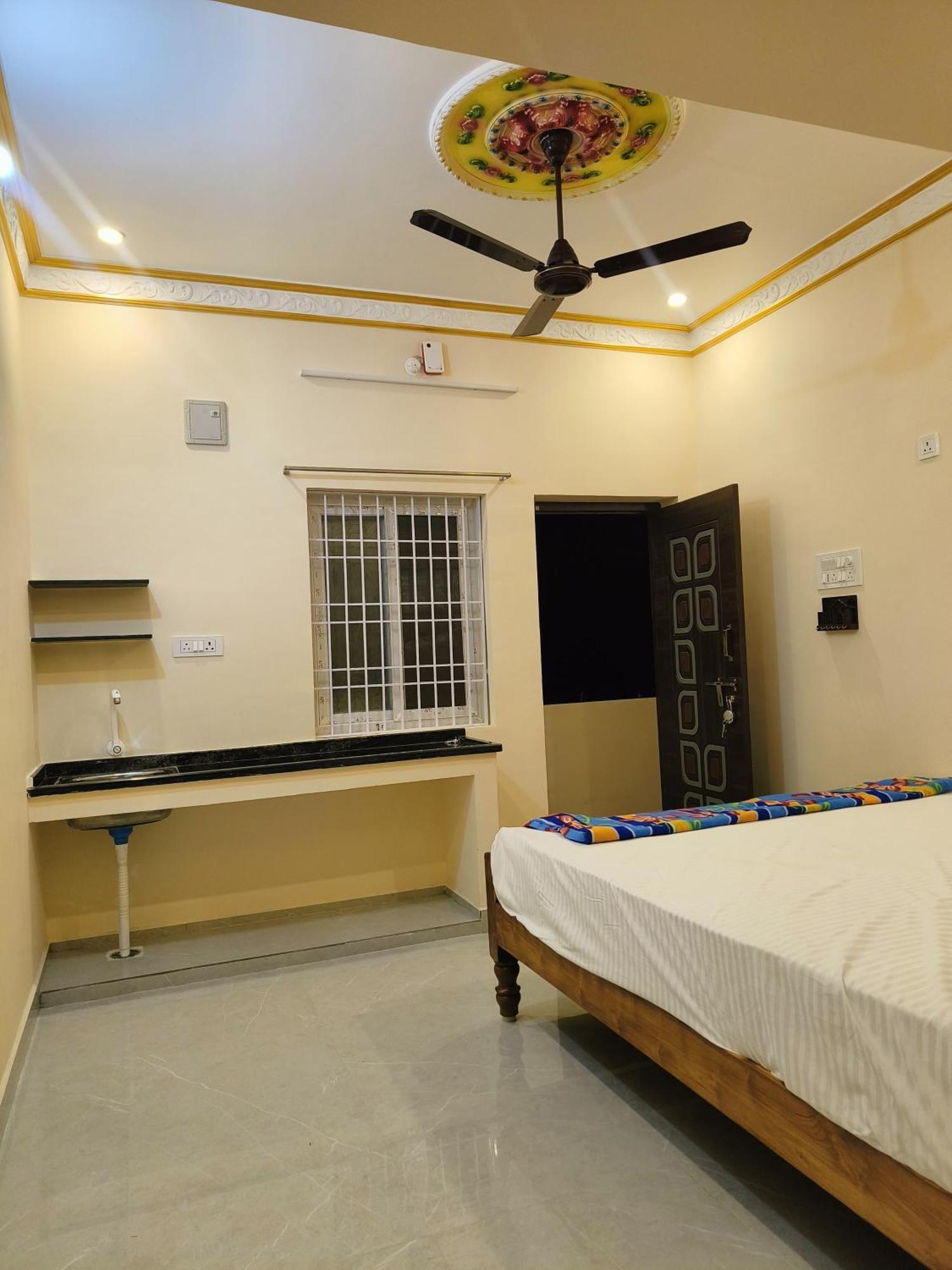 Liya Guest House Tiruvannāmalai Buitenkant foto