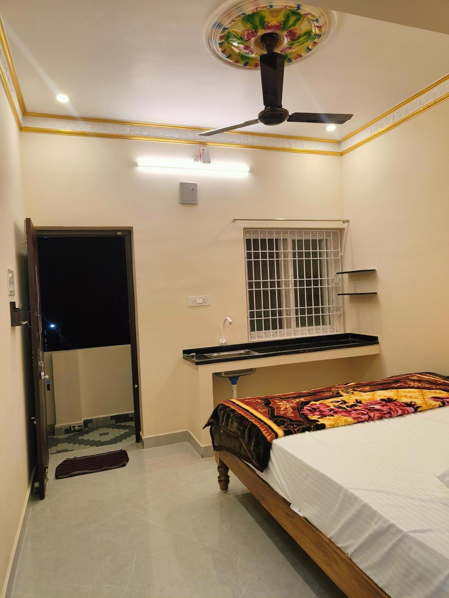 Liya Guest House Tiruvannāmalai Buitenkant foto
