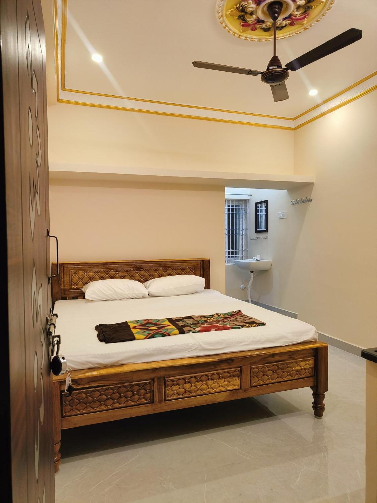 Liya Guest House Tiruvannāmalai Buitenkant foto